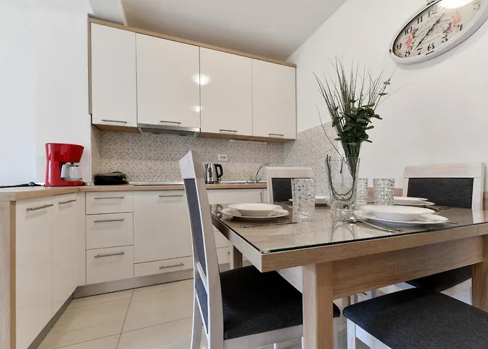 Apartment Diora *