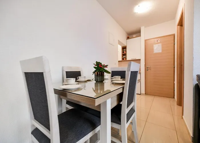 Apartment Diora *