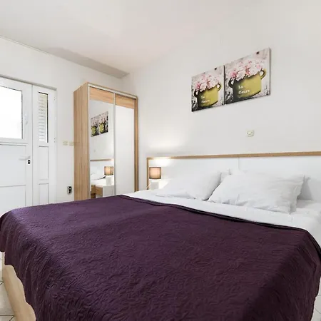 Apartment Diora *
