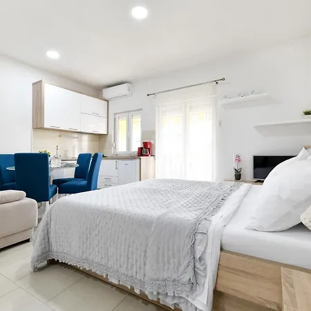 Diora Apartment