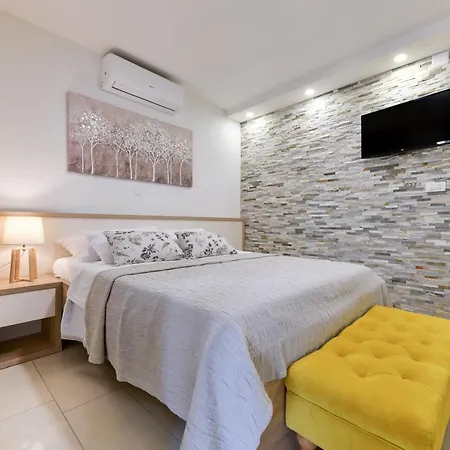 Diora Apartment Seline