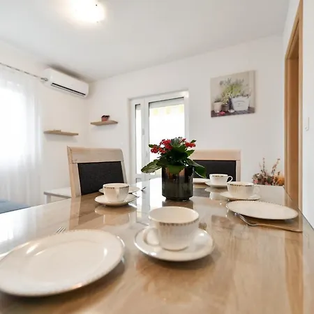 Diora Apartment *