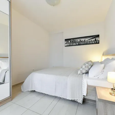 Diora Apartment
