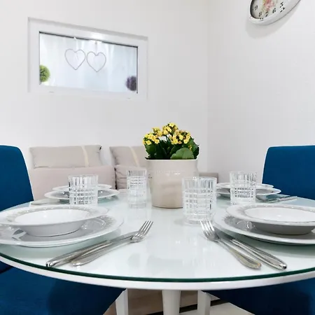 Diora Apartment *
