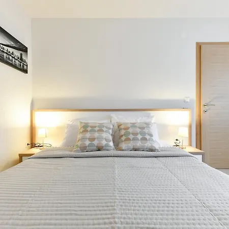 Diora Apartment *