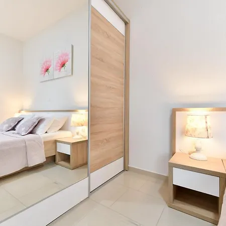 Diora Apartment