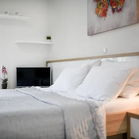 Diora Apartment *