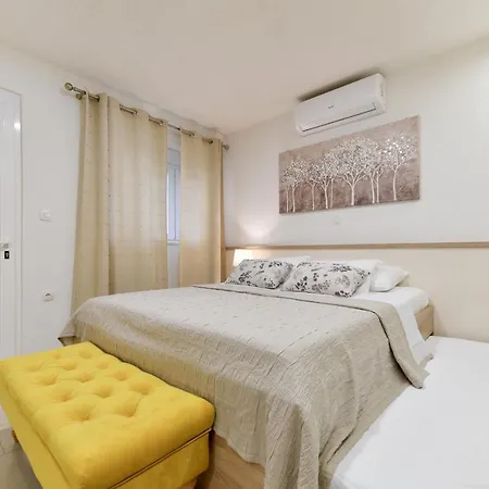 Diora Apartment *