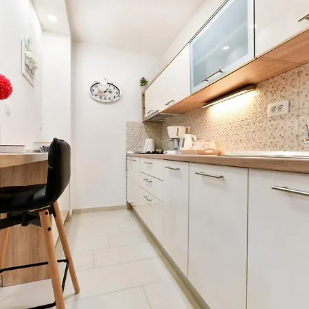 Diora Apartment *