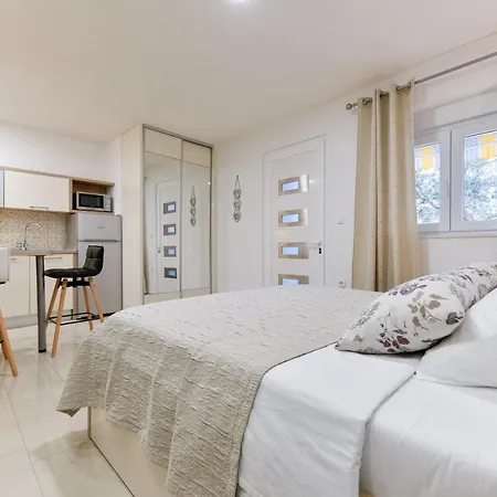 Diora Apartment