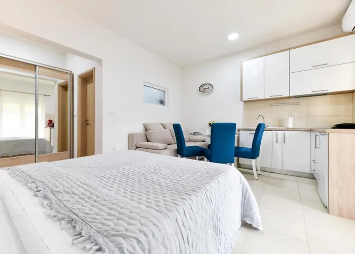 Апартаменты Diora *